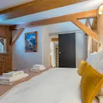 Altura- 5 Bedrooms - Jacuzzi And Sauna - By Cozee Chamonix