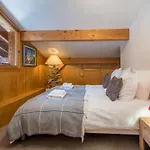 Horská chata Altura- 5 Bedrooms - Jacuzzi And Sauna - By Cozee *