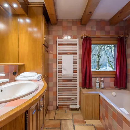 Altura- 5 Bedrooms - Jacuzzi And Sauna - By Cozee Chalet